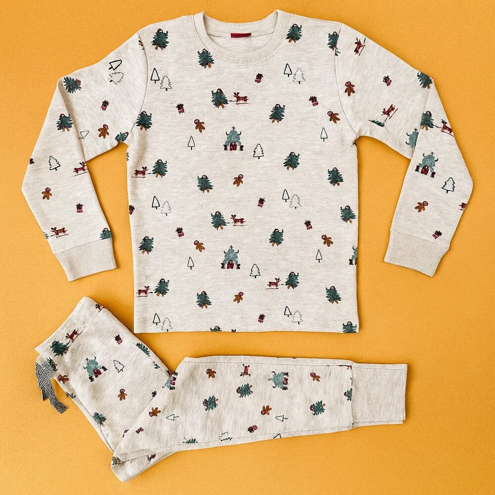 NWT Sweatshirt & Sweatpants Holiday Forest Pajama Set for Kids Size 8